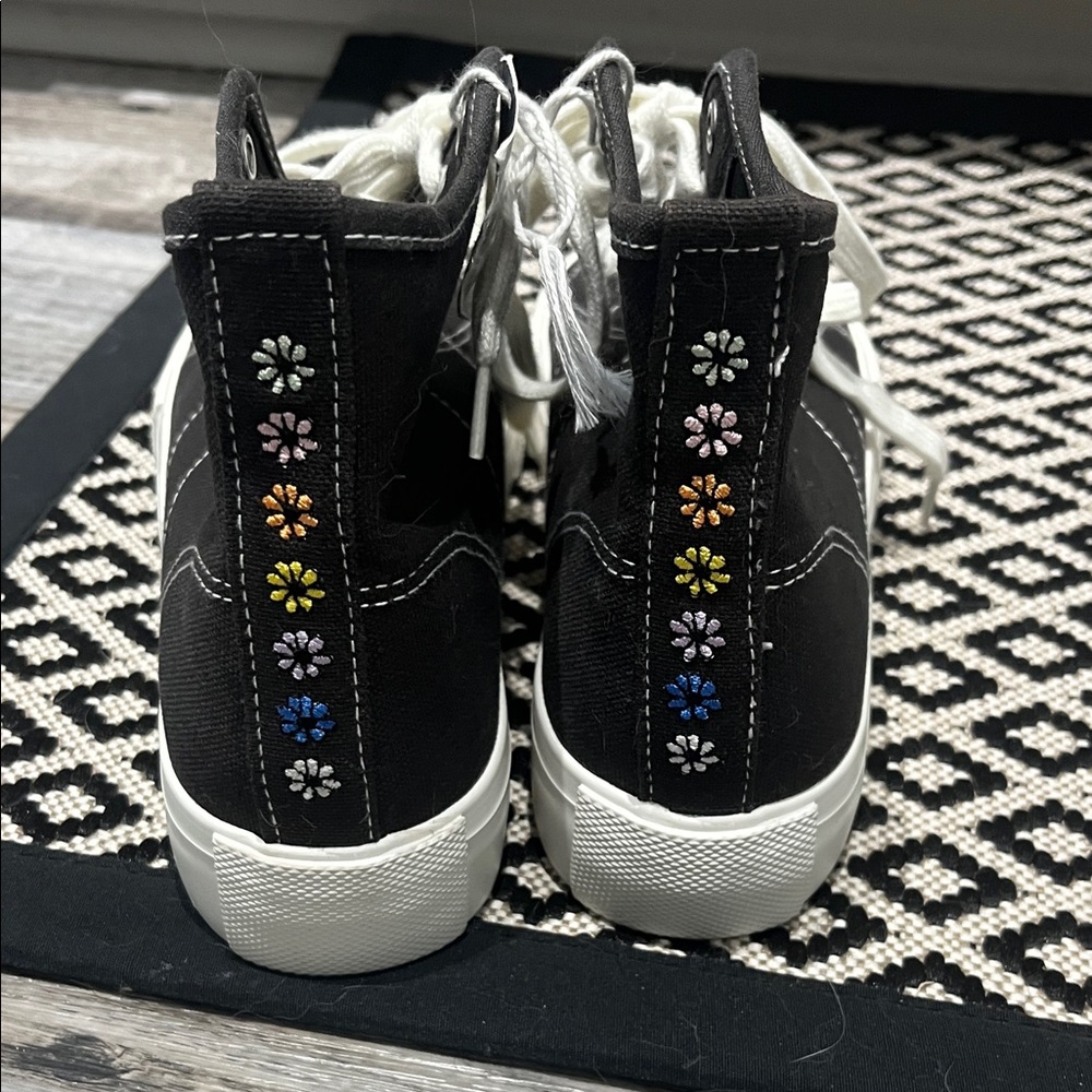 NWT American Eagle High-Top Canvas Sneakers in Black with White Trim and flowers